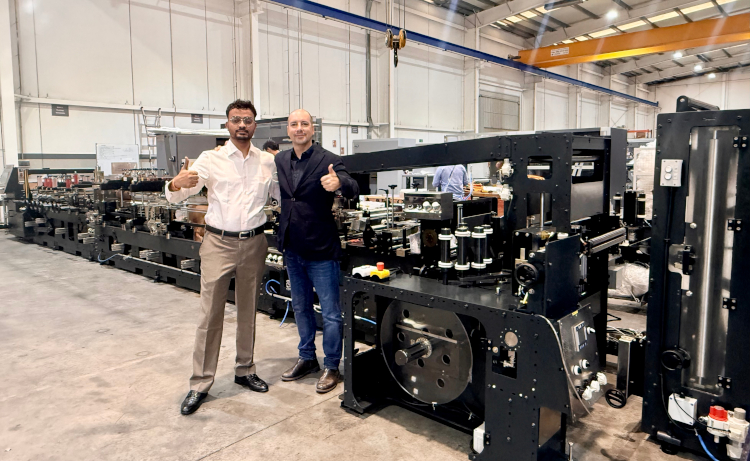 Gaurav Sharma, CMO Galaxy Packtech Pvt Ltd y Joan Marc Taboas, CEO Maquinaria Enprom solutions, S.L.