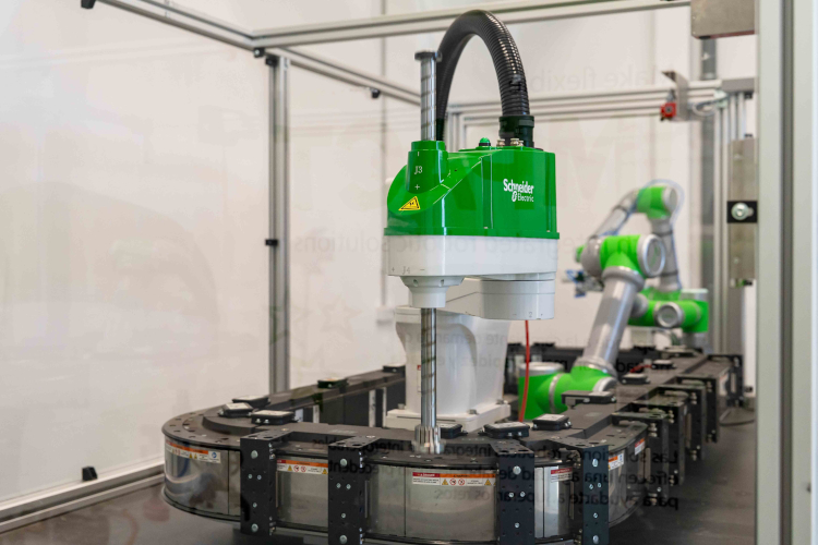 Schneider Electric pone en marcha en Meliana un laboratorio de rob&oacute;tica para impulsar la innovaci&oacute;n industrial