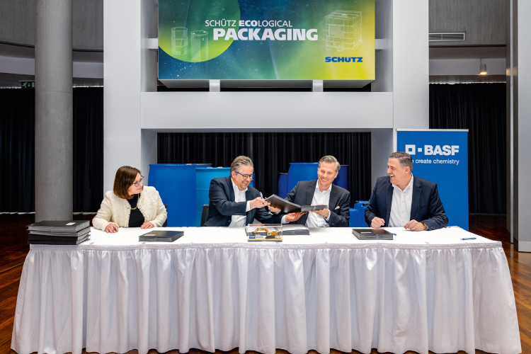 Schütz invierte en ultramoderno centro de producción de IBC en la planta matriz de BASF en Ludwigshafen Ludwigshafen am Rhein