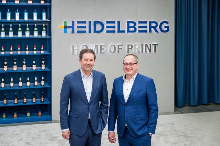 El Consejo de Supervisi&oacute;n de HEIDELBERG ha prorrogado los contratos de J&uuml;rgen Otto, Presidente del Executive Board (CEO), y del Dr. David Schmedding (49), Miembro del Executive Board de Ventas y Tecnolog&iacute;a (CSO), antes de lo previsto (de izquierda a derecha)