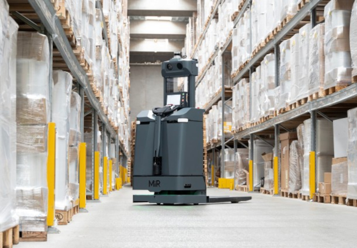 MiR1200 Pallet Jack e IA simplificada lideran la propuesta de Universal Robots y MiR en Advanced Factories 2026