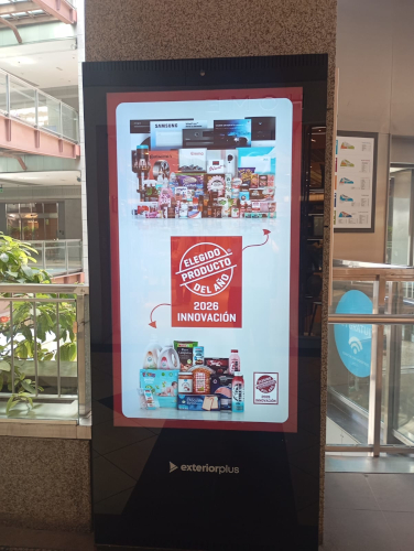 Campaña en retail media y exterior para impulsar los Productos del Año 2026