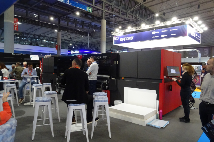 EFI presentó innovaciones de alto rendimiento en impresión gráfica, de embalaje y textil en FESPA 2026