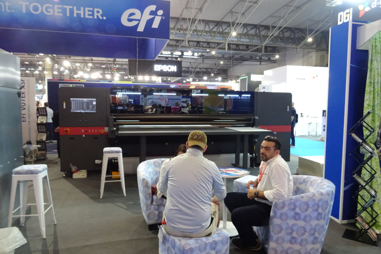 EFI presentó innovaciones de alto rendimiento en impresión gráfica, de embalaje y textil en FESPA 2026
