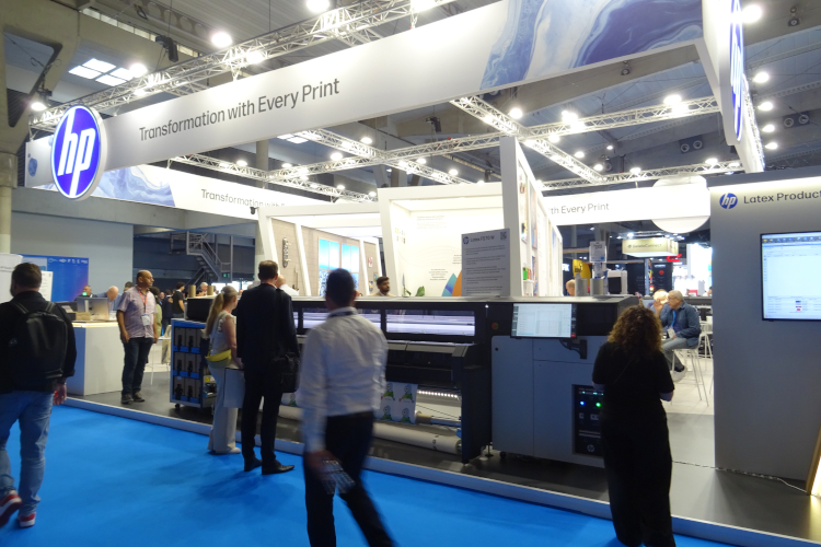 HP refuerza su liderazgo en impresión de gran formato con la nueva serie de impresoras DesignJet y las funciones ampliadas de PrintOS Production Hub