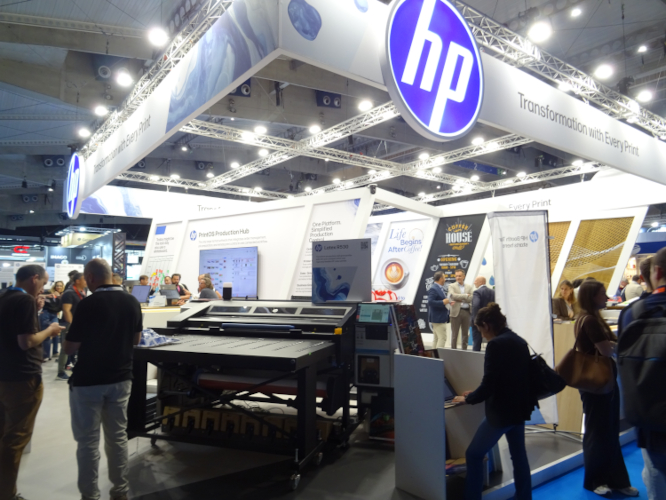 HP refuerza su liderazgo en impresión de gran formato con la nueva serie de impresoras DesignJet y las funciones ampliadas de PrintOS Production Hub
