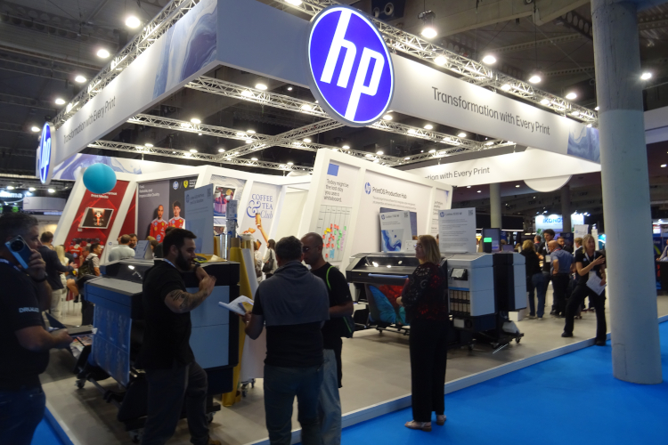 HP refuerza su liderazgo en impresión de gran formato con la nueva serie de impresoras DesignJet y las funciones ampliadas de PrintOS Production Hub