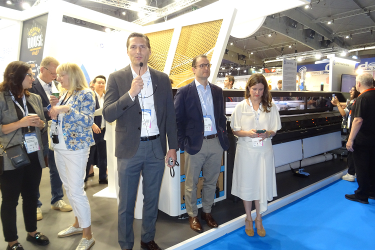 HP refuerza su liderazgo en impresión de gran formato con la nueva serie de impresoras DesignJet y las funciones ampliadas de PrintOS Production Hub
