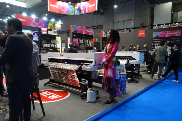 Mimaki abrió nuevas posibilidades con una amplia gama de aplicaciones e impresoras en FESPA 2026