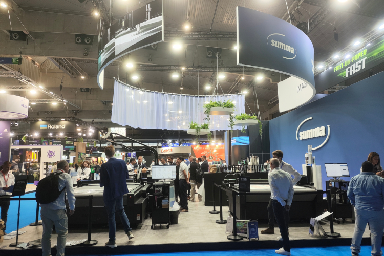 Summa present&oacute; la nueva Serie F Vantage en FESPA Barcelona