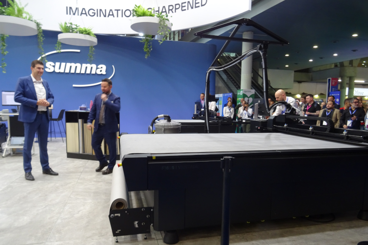 Summa present&oacute; la nueva Serie F Vantage en FESPA Barcelona