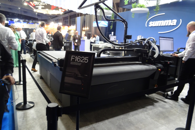 Summa present&oacute; la nueva Serie F Vantage en FESPA Barcelona