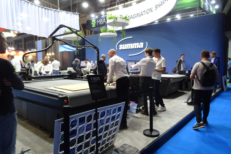 Summa present&oacute; la nueva Serie F Vantage en FESPA Barcelona