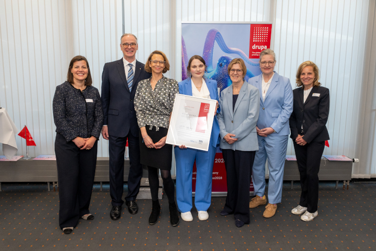 Christina Slopek-Hauff recibe el Premio drupa 2026