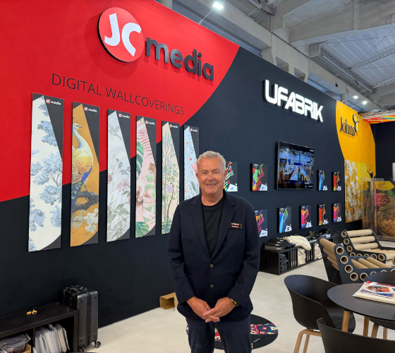 La impresi&oacute;n textil por sublimaci&oacute;n Durst P5 500 TEX iSUB de 5 m x 16 m ofreci&oacute; una presencia imponente y destacada para UFABRIK en FESPA