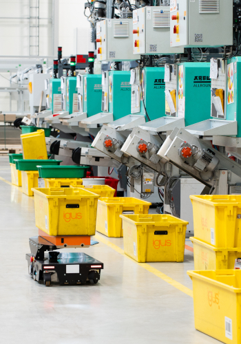 igus presenta nuevas soluciones AMR para una f&aacute;brica automatizada sin barreras