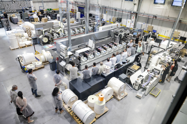 LOC España renueva su apuesta por las soluciones de BOBST para seguir ofreciendo etiquetas de alta precisión y complejidad de forma automatizada y productiva