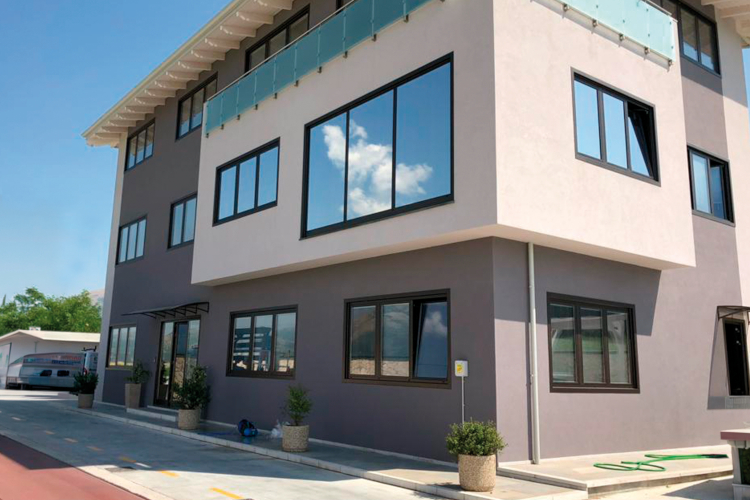 HEXIS impulsa la innovación en protección solar para vehículos y edificios