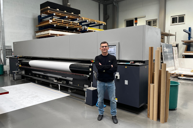 Pubblicità & Stampa boosts company growth and drives sustainability with Kavalan PVC-free materials