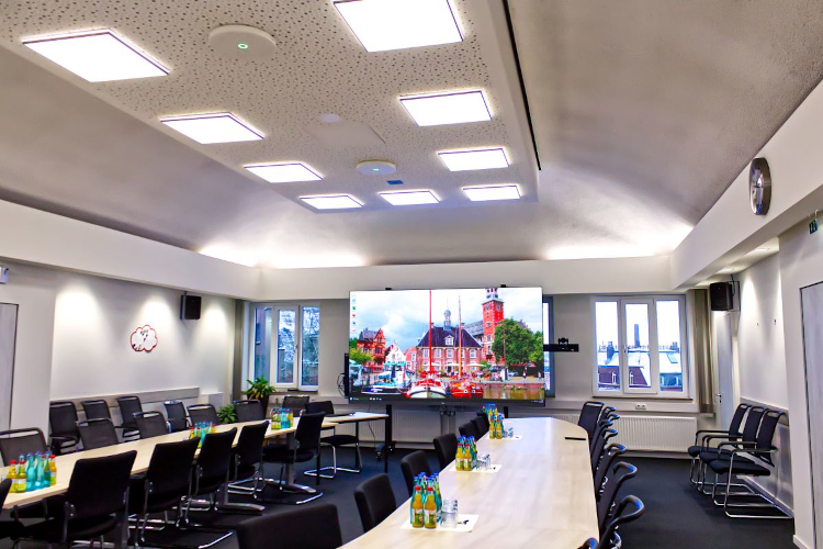 Philips Unite LED brings new energy and seamless collaboration capabilities to government offices with a 135&rdquo; All In One display solution