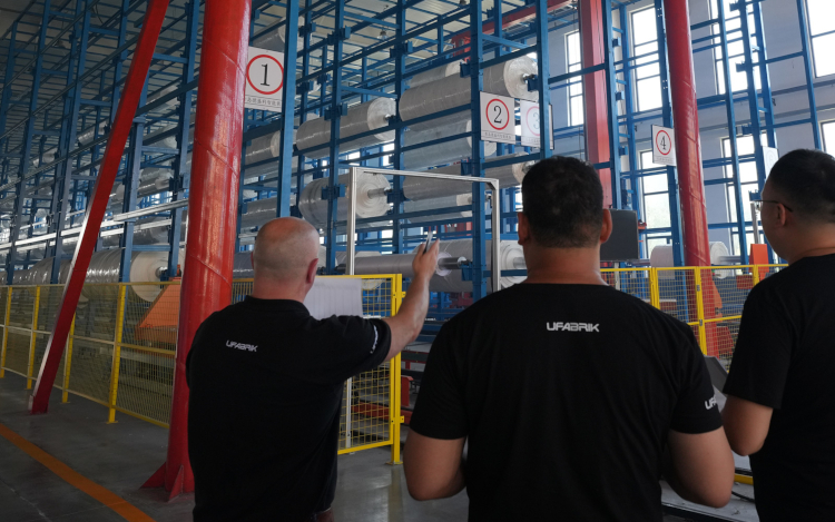 JC Group traslada su gama de textiles de impresión digital de gran formato para el mercado de gráficos para serigrafia a UFABRIK