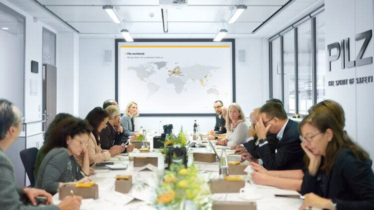 Pilz marca el rumbo de la automatización del futuro: Safety & Security, inseparables con el nuevo Reglamento de Máquinas