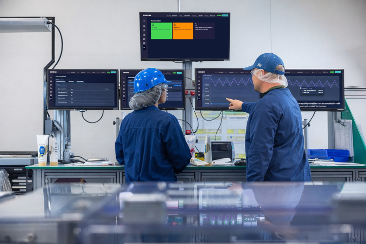 Siemens y Procter & Gamble amplían el uso de la inspección de calidad basada en IA a sus operaciones de producción globales
