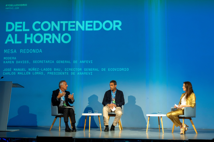 De izquierda a derecha, Jos&eacute; Manuel N&uacute;&ntilde;ez-Lagos Bau, Carlos Mall&eacute;n Lor&aacute;s y Karen Davies